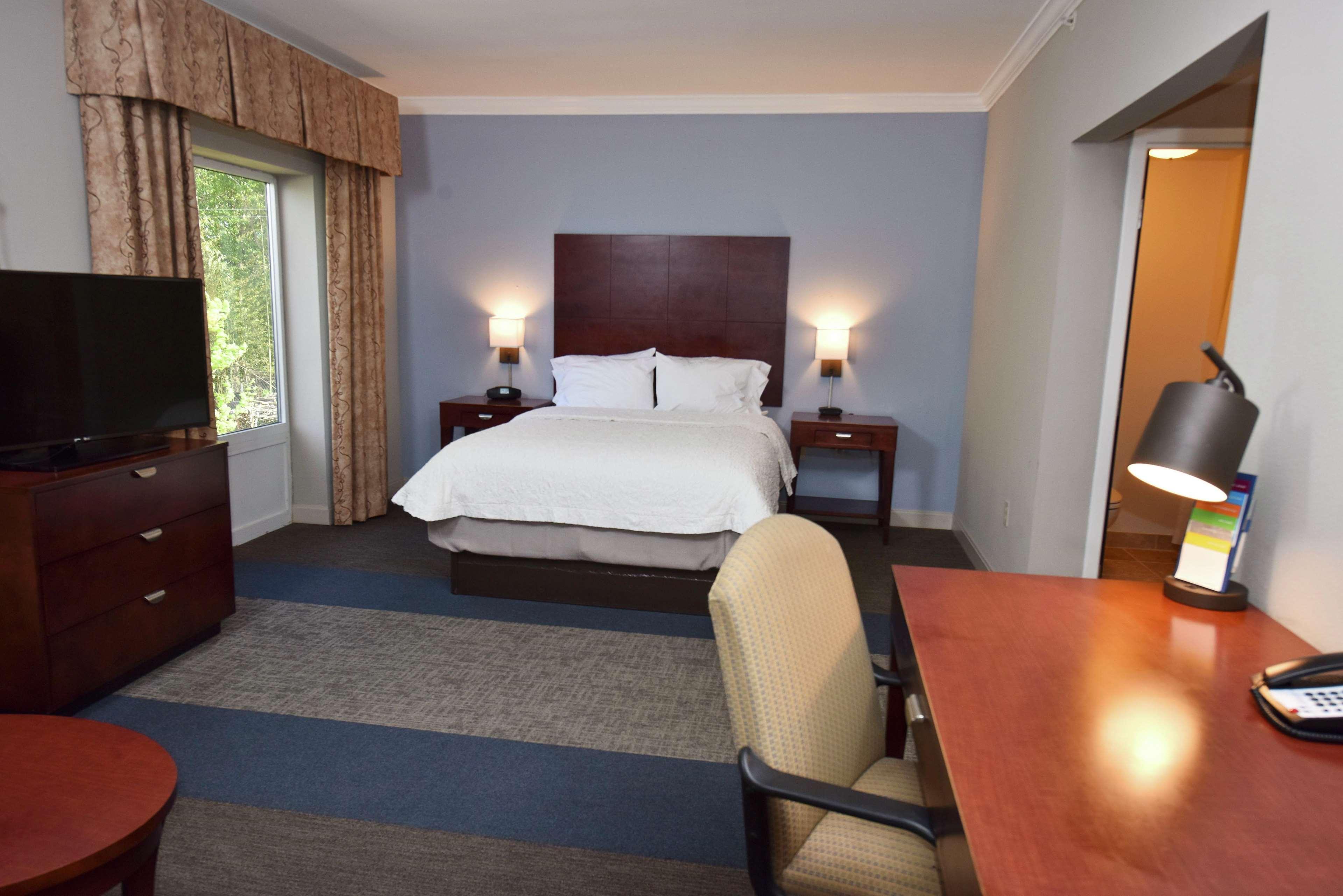 Hampton Alexander Hotel